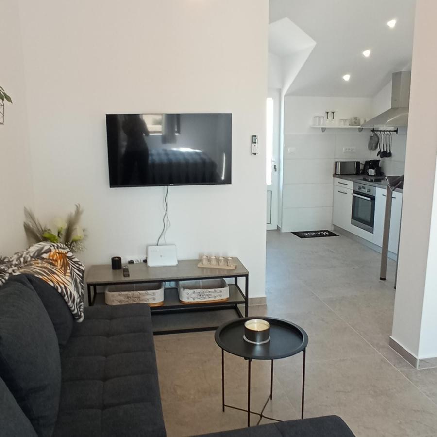 Apartments Lavanda - Free Parking And Grill Jezera Exterior photo